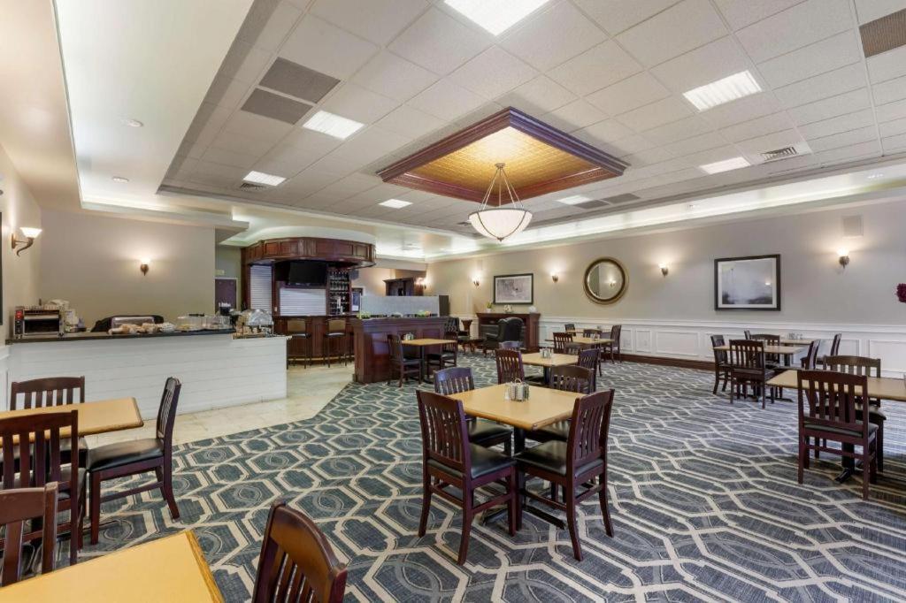 Best Western Plus Orillia Hotel Exterior foto