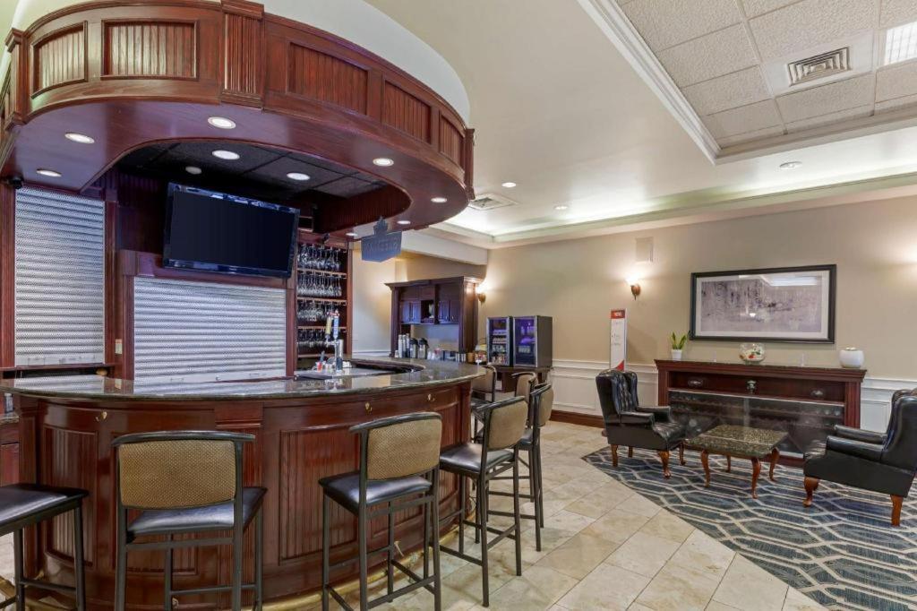 Best Western Plus Orillia Hotel Exterior foto