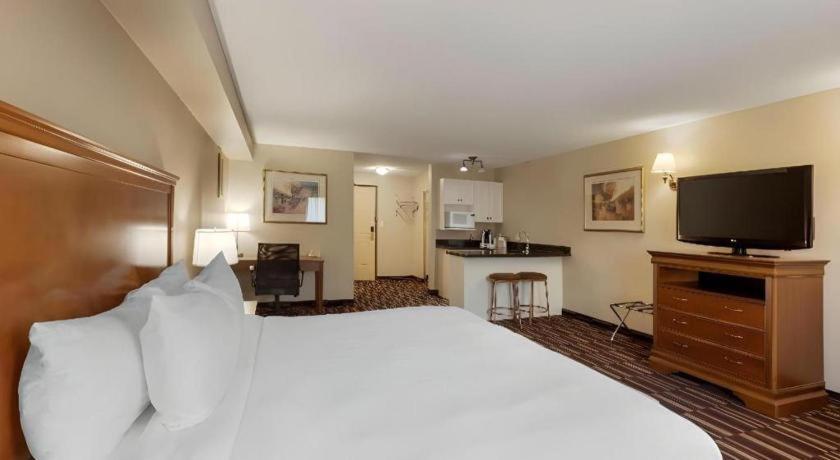 Best Western Plus Orillia Hotel Exterior foto